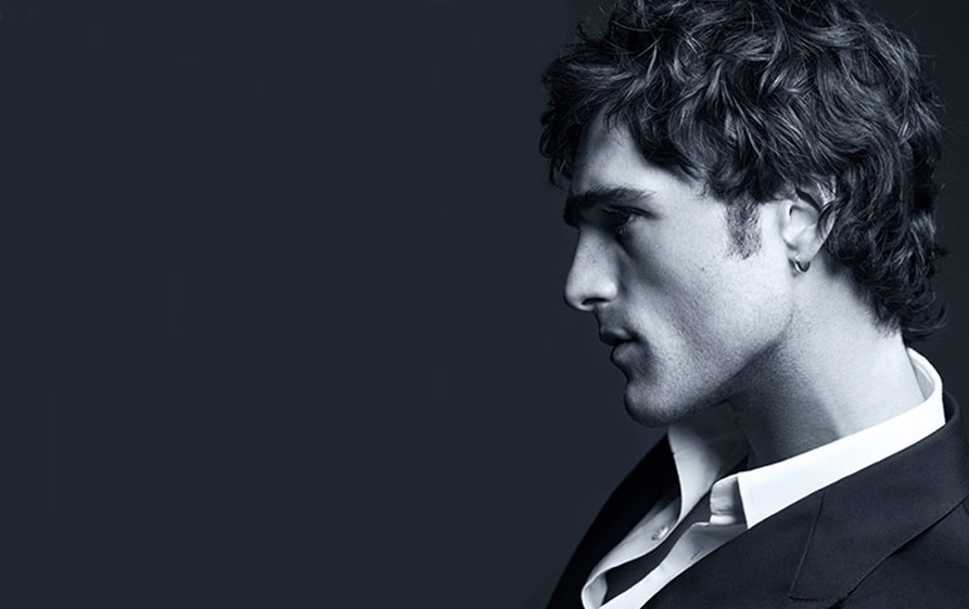 جايكوب إلوردي سفراً جديداً لعطر BLEU DE CHANEL