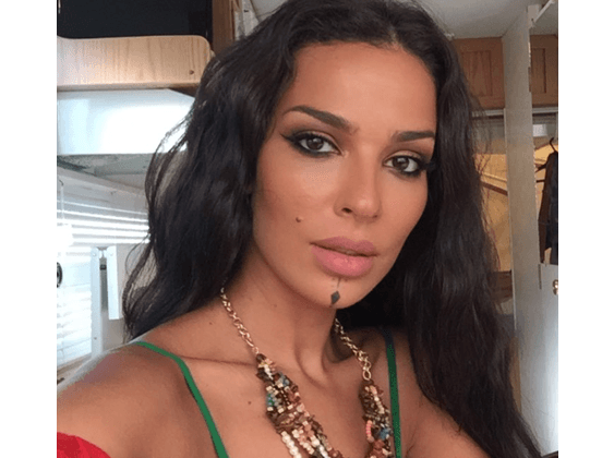 لا بدّ أن تري نادين نجيم في لوك الغجرية