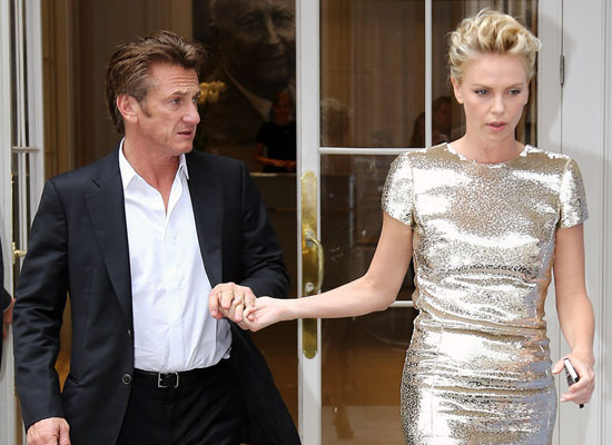 جدل كبير سبّبه خاتم تشارليز ثيرون الماسي 