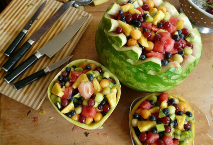 إليك Strawberry-Melon Summer Salad الغنية الفاكهة