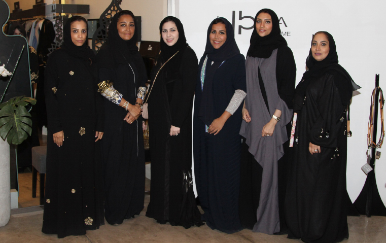 15 مصمّمة سعودية يقدّمن أجمل العبايات في جدّة!