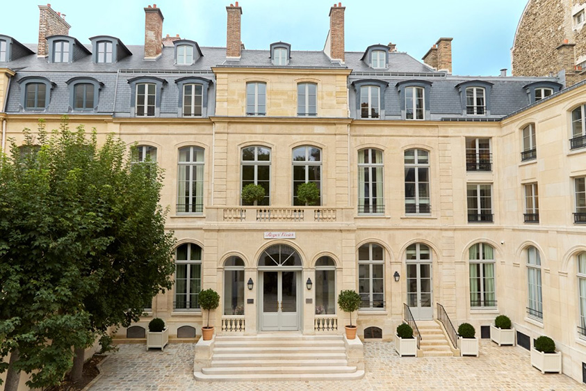 Roger Vivier تفتح أبواب La Maison Vivier للمرة الأولى احتفاءً بإرثها العريق