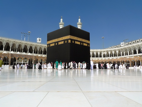 حكم الاذان في اذن المولود