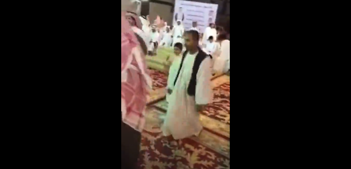 بالفيديو.. رجل سوداني يشعل حفل زفاف سعودي برقصة الغريب! Gheir بالفيديو.. رجل سوداني يشعل حفل زفاف سعودي برقصة الغريب! Gheir