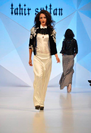 الأكتاف العريضة للمرأة الجريئة في عروض  Fashion Forward