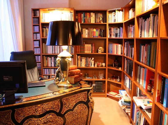 ديكورات المكتبات المنزلية... عالم ينقلك الى عوالم الكتب!