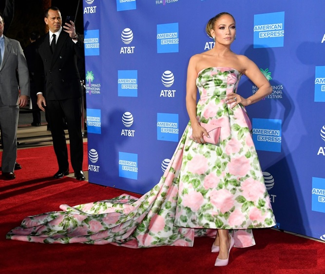 Palm Springs Gala يشهد إنطلاقة أنيقة لإطلالات السجادة الحمراء Gheir