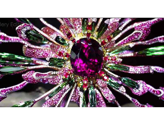 مجوهرات خطفت الأنظار في Biennale des Antiquaires