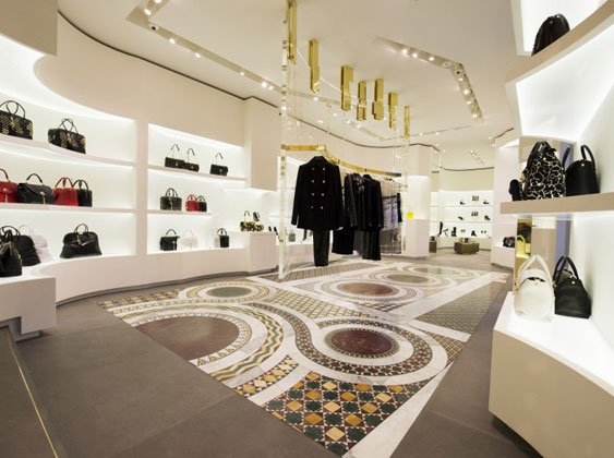 فيما يلي 10 من متاجر الأزياء الأكثر تميزًا وتطورًا حول العالم