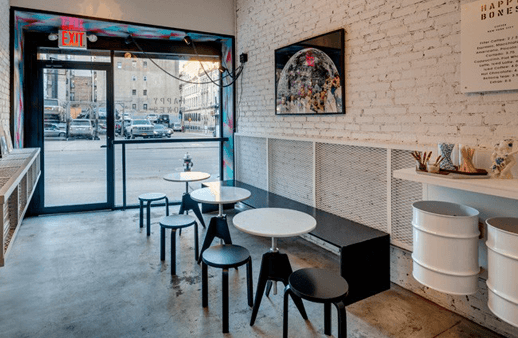 من زقاق ضيّق إلى مقهى عصري!