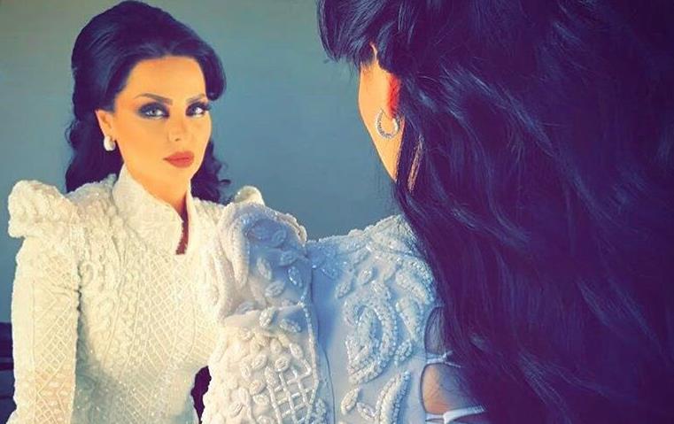 لا بدّ أن تري ديانا كرزون بفستان مقلّد!