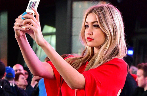 7 حيل أتقنيها لكي تبدي جميلة وجذابة في كل صور السيلفي