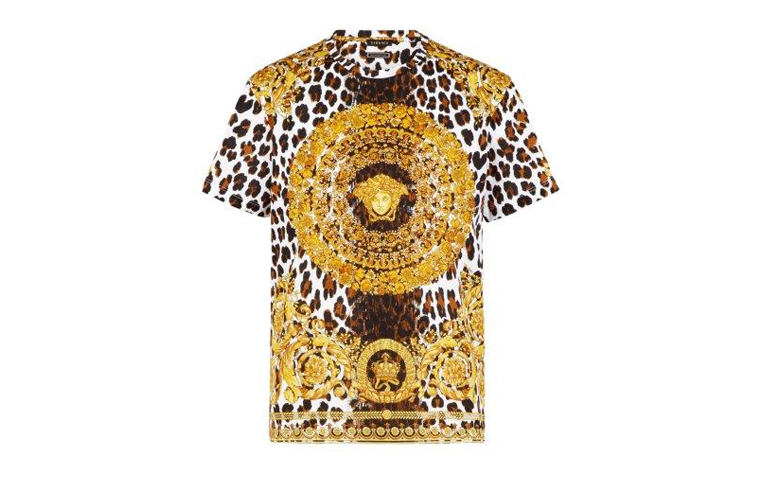 قمصان حصرية تكريماً للمؤسّس الراحل جياني فيرساتشي