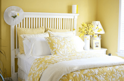 استضيفي الأصفر في غرفة النوم بدون تردّد!