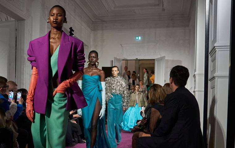 حان الوقت لتختاري أجمل فساتين العيد من منصات الأزياء العالمية