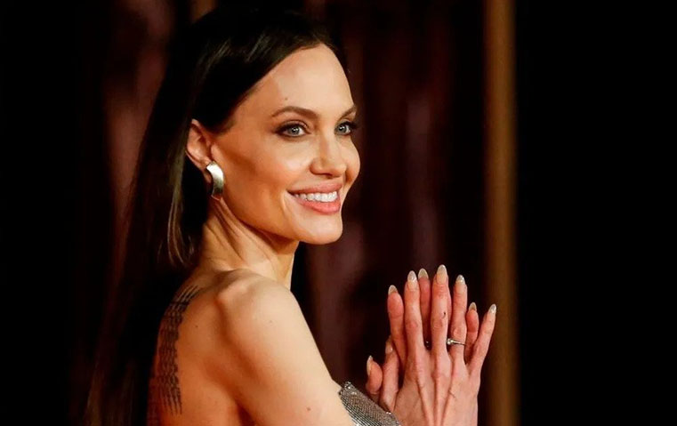 نكشف لك تفاصيل مجوهرات أنجيلينا جولي من Vhernier