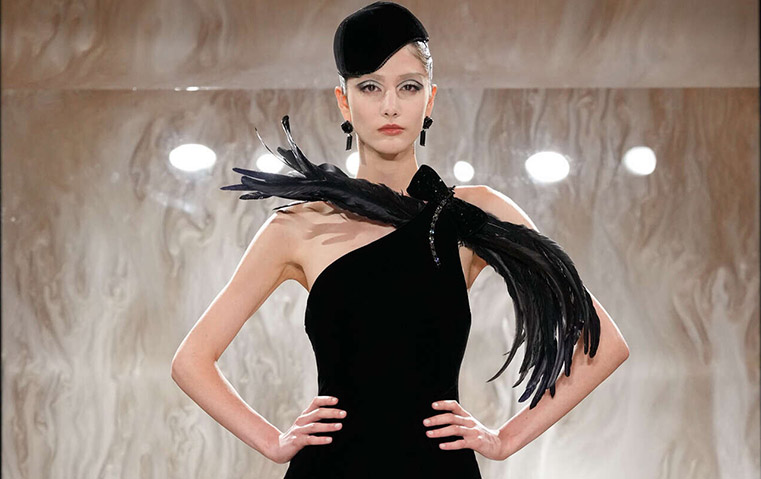 إعادة اكتشاف جاذبية الأسود في مجموعة Armani Privé خريف وشتاء 2025 -26