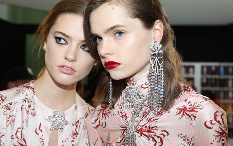 من لندن إلى ميلانو وباريس: نظرة ثانية على صيحات المكياج للخريف المقبل!