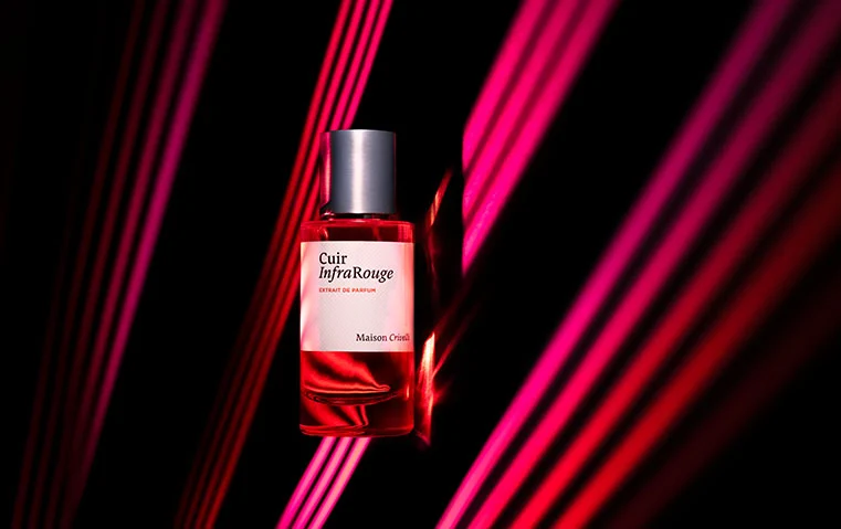 تيبو كريفيللي يشاركنا أسرار Cuir Infrarouge في مقابلة خاصة: عطر جلدي مضيء مستوحى من الذاكرة