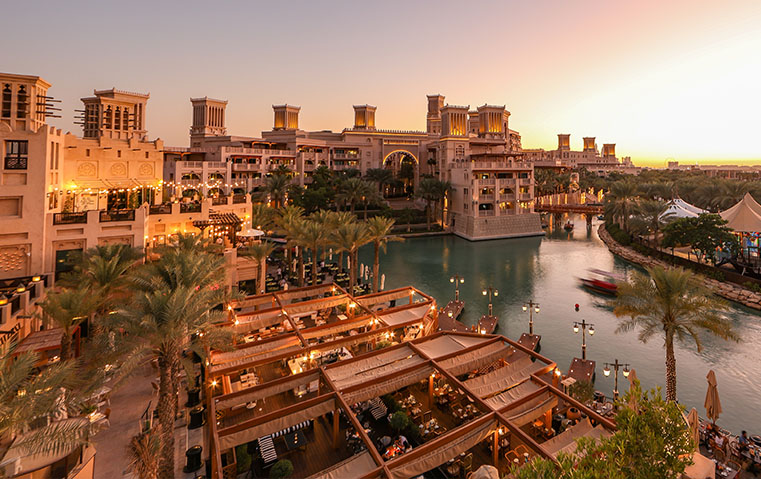 من دبي إلى أبوظبي... أجندة ثقافية مليئة بالترفيه والتجارب الفريدة