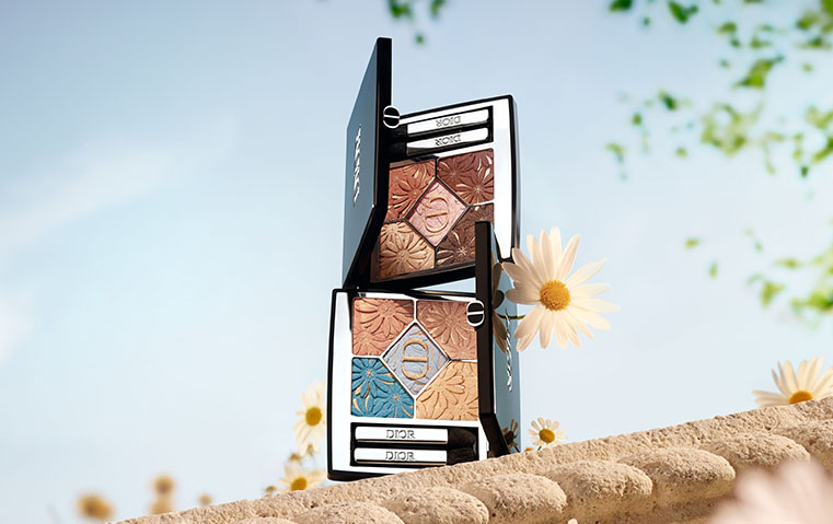 كيف تجلب ديور أجواء الصيف إلى منزلك وترافقك في كل خروجاتك