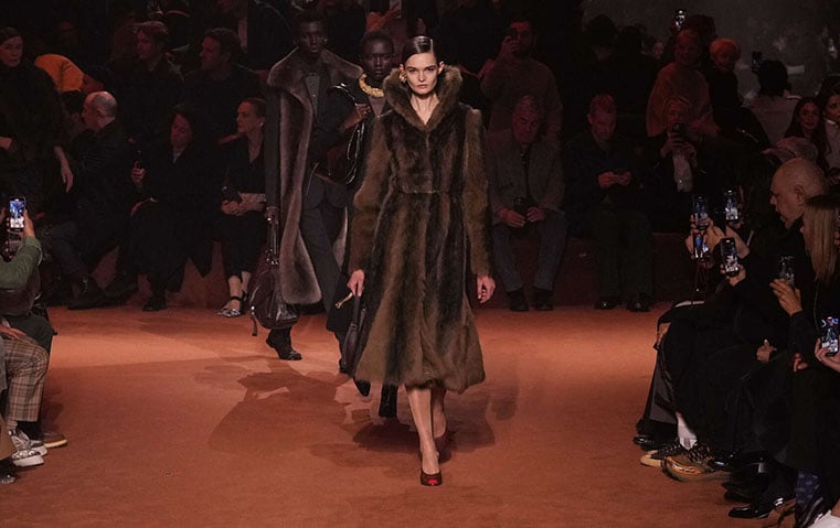 هل تقترب Fendi من تعيين مدير إبداعي جديد؟ من هو؟