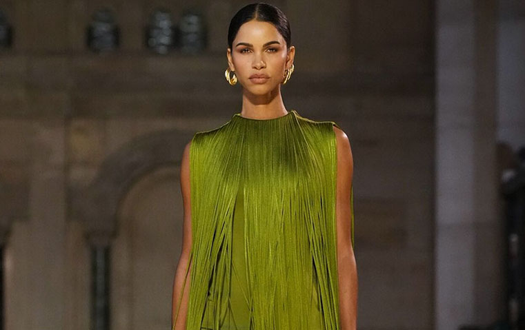 الشراشيب تتصدر أسبوع نيويورك للموضة: حيوية وحركة في كل خيط