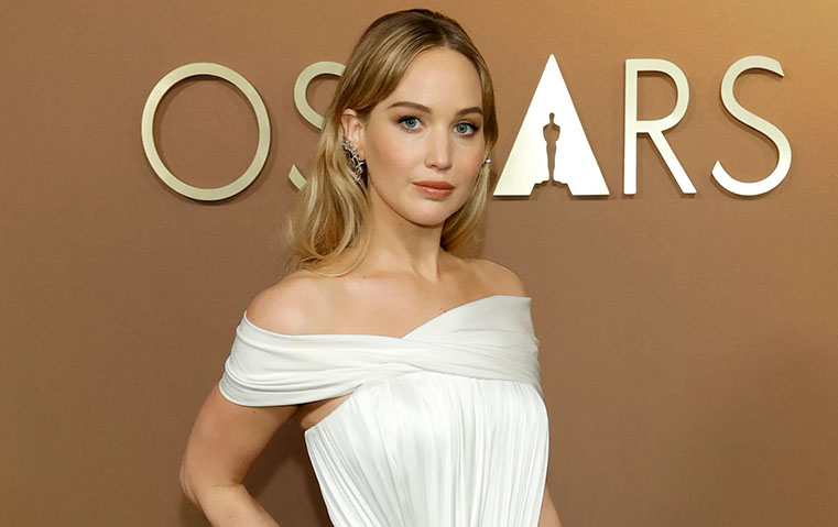 الأبيض والباستيل يتصدران أجمل الإطلالات في حفل Governors Awards