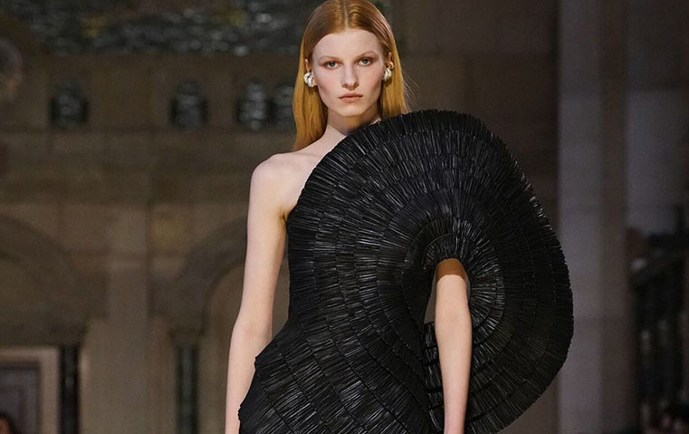 Cult Gaia تطلق أول عرض لها في نيويورك وتكشف عن أنوثة أكثر قوة ونضجاً