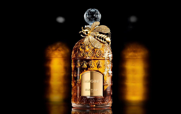 Guerlain تحتفل بالأعياد مع عطر فاخر يشبه الجواهر