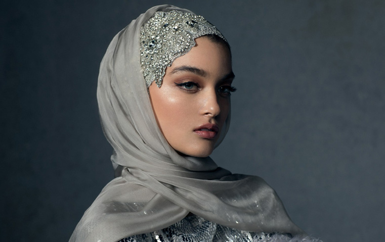 التشكيلة الأولى من الحجاب الفاخر في أميركا، أبرزه مرصّع بالسواروفسكي