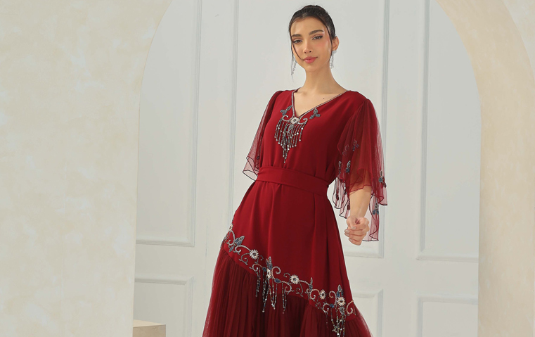 مقابلة خاصة تعرّفك إلى علامة JK Fashion المتخصصة بتصميم العباية والجلابيات العربية