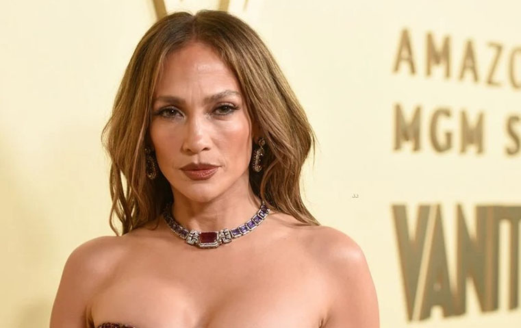 مصمم لبناني وراء أناقة جنيفر لوبيز!