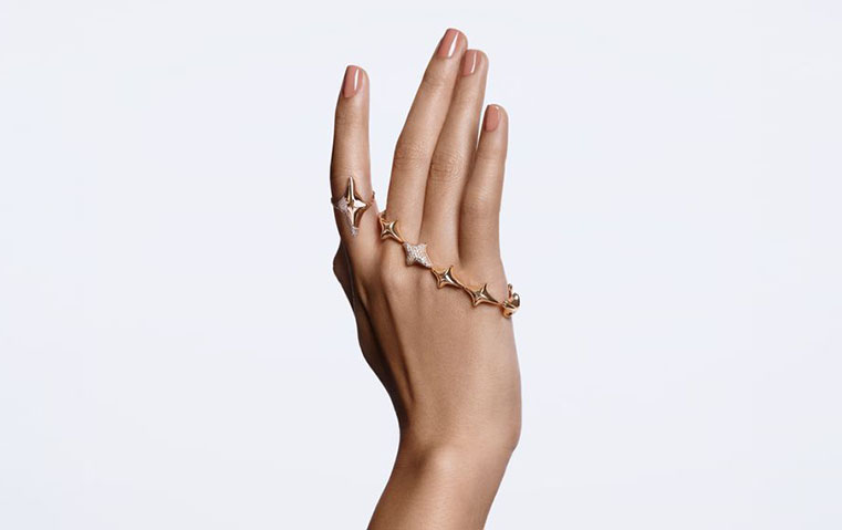 هلا عبدالله تحتفل بخمس سنوات على OFA وتطلق مجموعتها الأولى للنظارات الشمسية