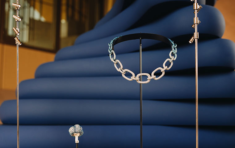 مجوهرات بياجيه الخالدة تحت الضوء في معرض Shapes of Extraleganza