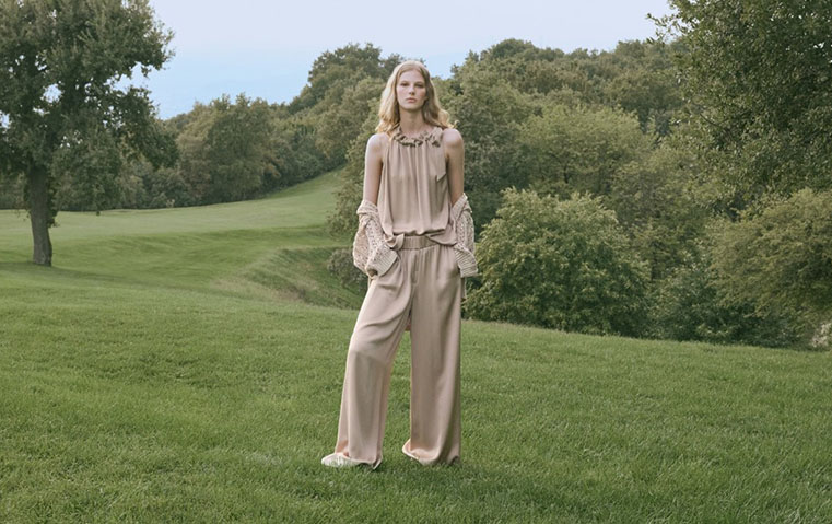 حان الوقت للهدوء.. وتبني هذه الستايلات المينيمالية المريحة