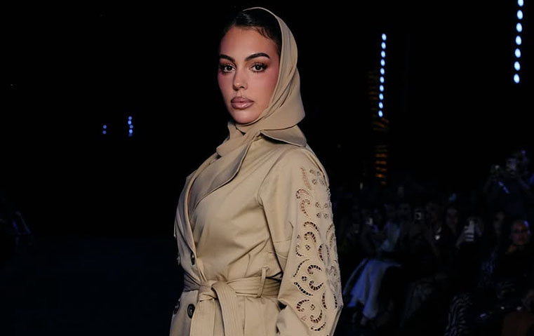 أسبوع الرياض للأزياء 2025 يجذب نخبة الأسماء ويكرّس مكانته كمنصة خليجية عالمية