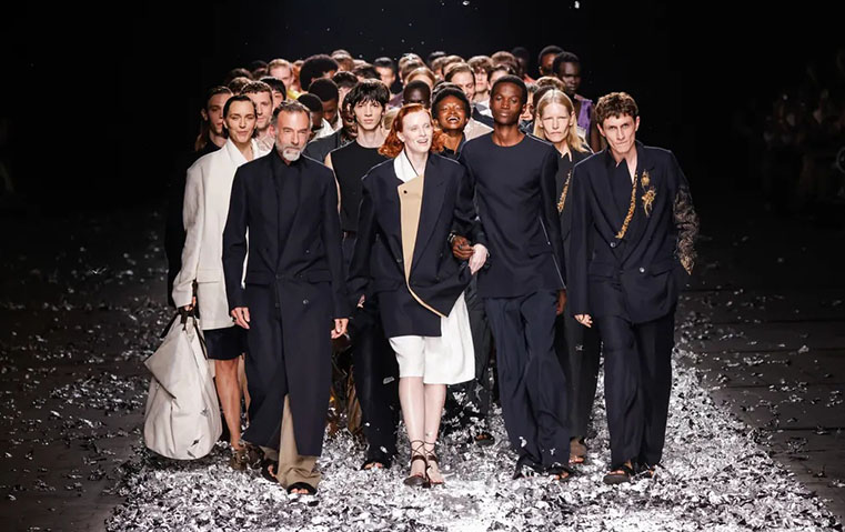 بلجيكا تحتفي بمرور 40 عاماً على مصممين غيّروا تاريخ الموضة