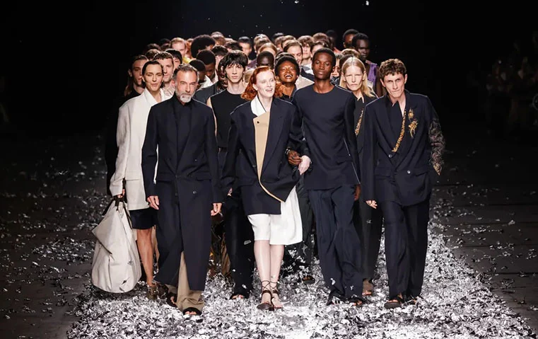 بلجيكا تحتفي بمرور 40 عاماً على مصممين غيّروا تاريخ الموضة