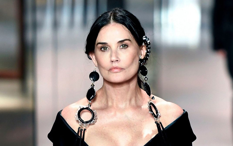 قبل عرض أزياء فندي، ديمي مور تختار قناع 111SKIN لبشرتها