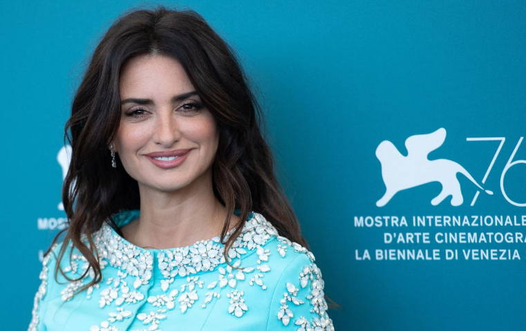 بينيلوبي كروز تعلن عن قلقها لهذا السبب في مهرجان البندقية خلال كلمتها