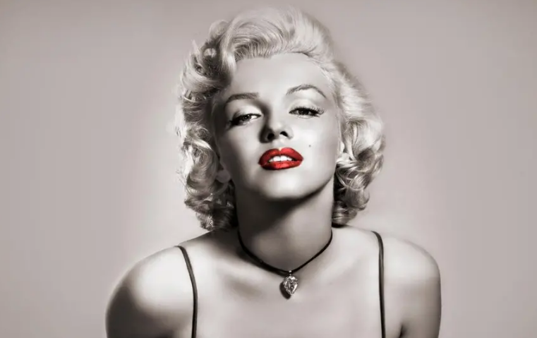 الكشف عن صور جثمان مارلين مونرو لحظة وفاتها للمرّة الأولى!