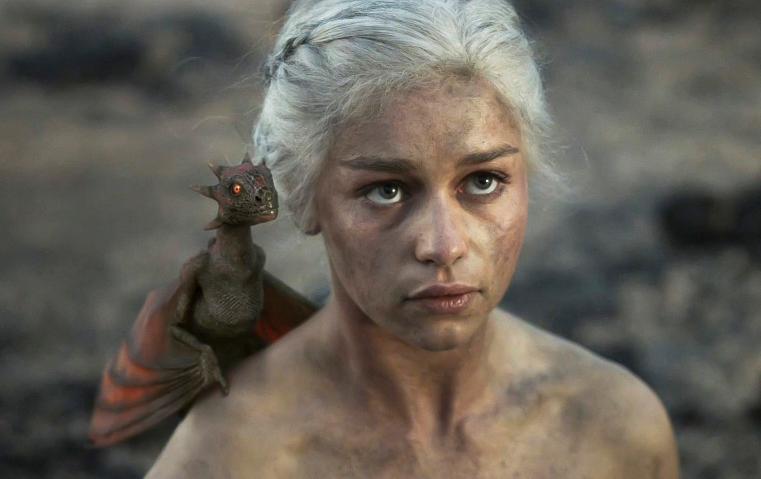 «أم التنانين» في مسلسل «Game Of Thrones» تُوجِّه رسالة خاصة لجمهورها