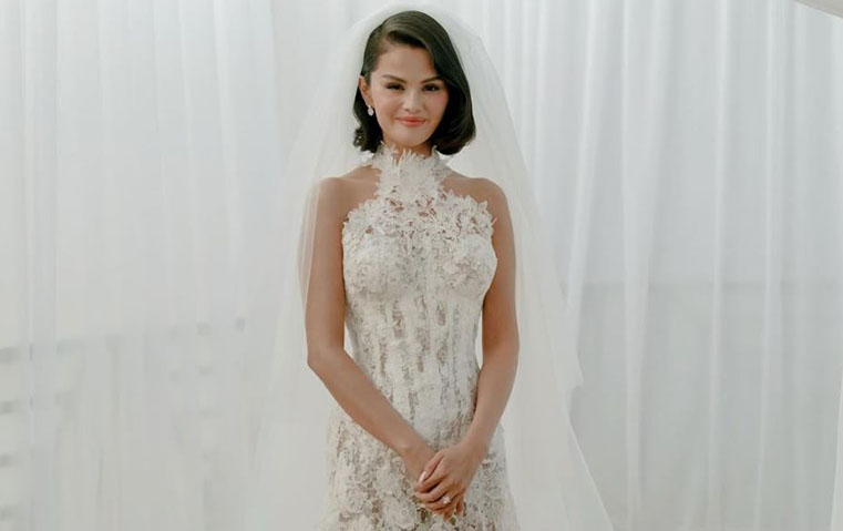 فستان زفاف سيلينا غوميز يحمل رسائل رومانسية مخفية