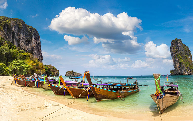 موسم الأعياد كما نحبّه: رحلات تحتفي باللحظة، من قمم الجبال إلى جزر الأحلام