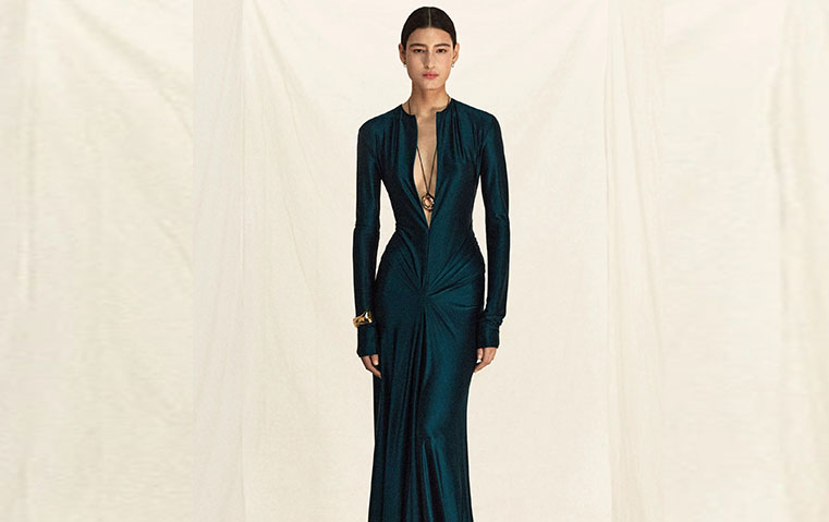 فستان فيكتوريا بيكهام خيارك الأشيك لحفل رأس السنة