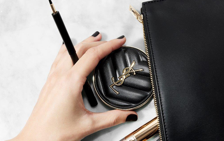 جهاز ROUGE SUR MESURE من YSL تكنولوجيا ثوريّة للعناية بالجمال