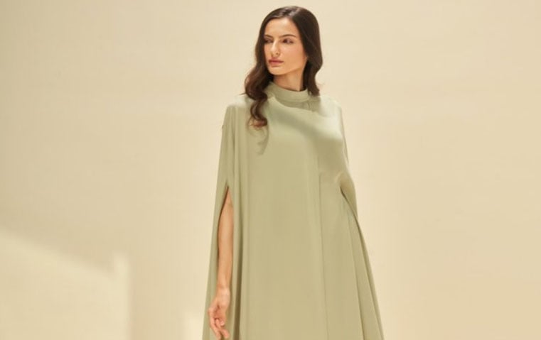 أمل الرئيسي تحيي يوم المرأة العُمانية بتصاميم مستوحاة من مسقط القديمة