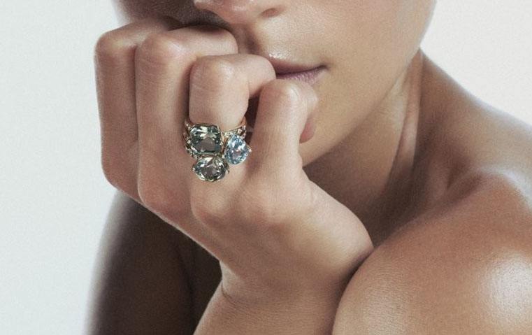 زهرة الياسمين العربية تتحول إلى مجوهرات ملونة بتوقيع أرماني