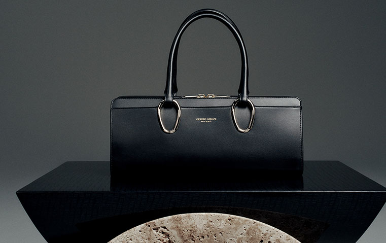 ثلاثة أسباب لتجعلي حقائب جيورجيو أرماني المفضلة لديك